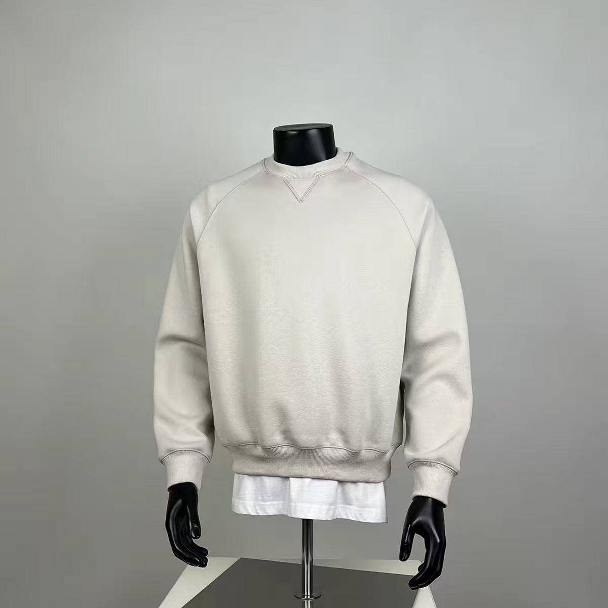 Men's Minimalist Beige Raglan Sleeve Crewneck Sweatshirt - Casual Essential
